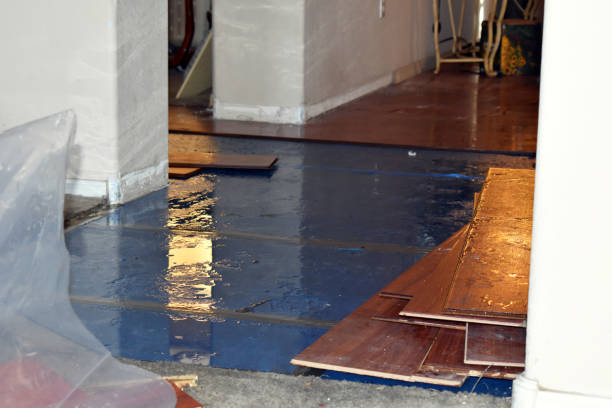 Professional Emergency Water Damage Restoration technician working in Sunbury, OH